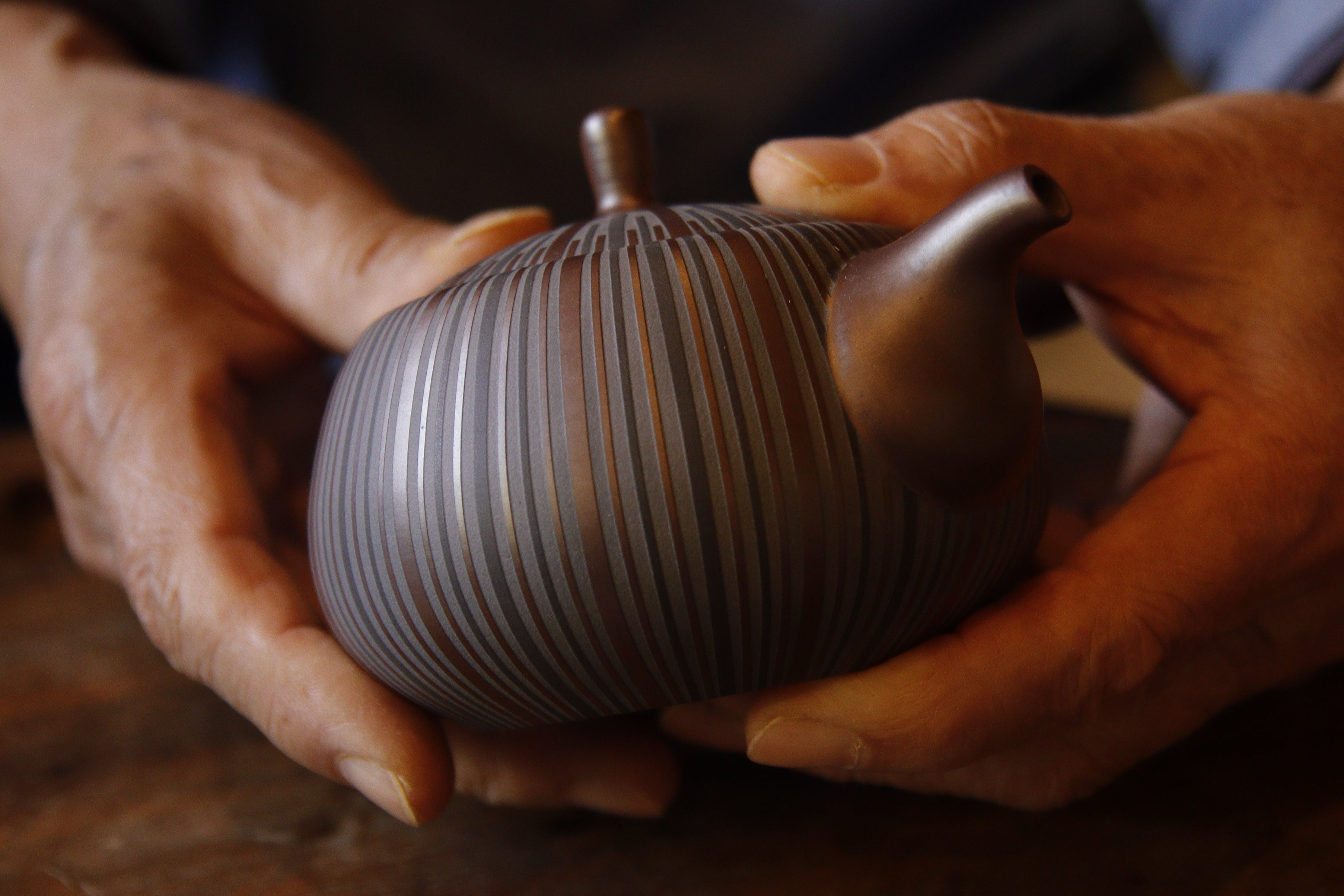 寒い日に味わいたい、萬古焼の急須で入れる一杯🍵 – 47 TREASURE