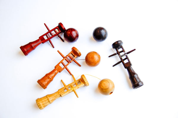 新しい「三味線」? いいえ、三味線職人が作った「けん玉」です