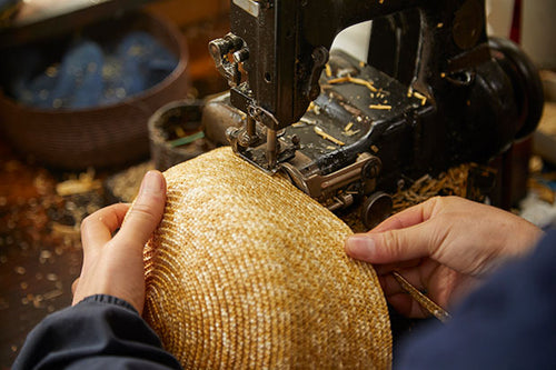 麦わら帽子ができるまで。職人の手しごと、9月で販売終了です