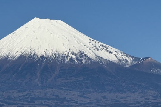 2月23日は「富士山の日」。暮らしに取り入れる、縁起の良い赤富士