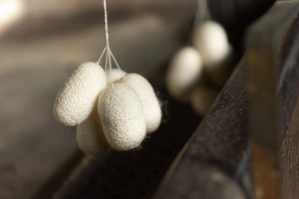 質感だけでは分からないシルク素材の見極め方