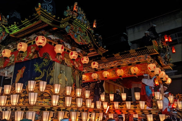 冬の夜空を彩る、豪華絢爛な祭り！秩父夜祭の魅力とその歴史