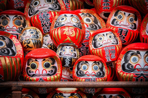 開創330年の祈りが灯る夜 ― 少林山 七草大祭とだるま市