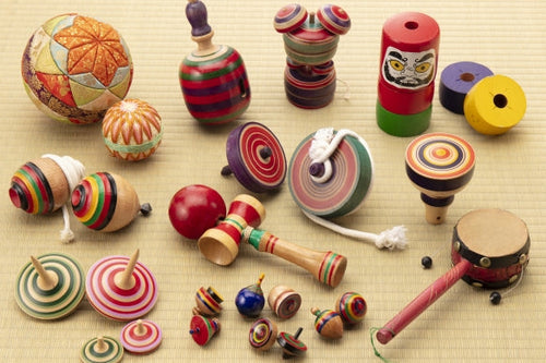 新年の幕開けは、スマホを置いて。かつてフランス貴族も愛した「遊び」で過ごすお正月