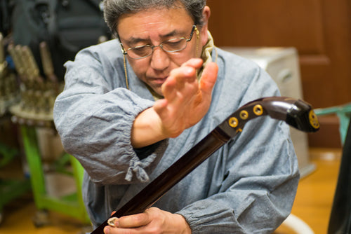 脱サラして辿り着いた三味線職人の道 — 三絃司きくおか 河野公昭さん